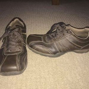 Men's size 11 shoes EUC (only wore once)